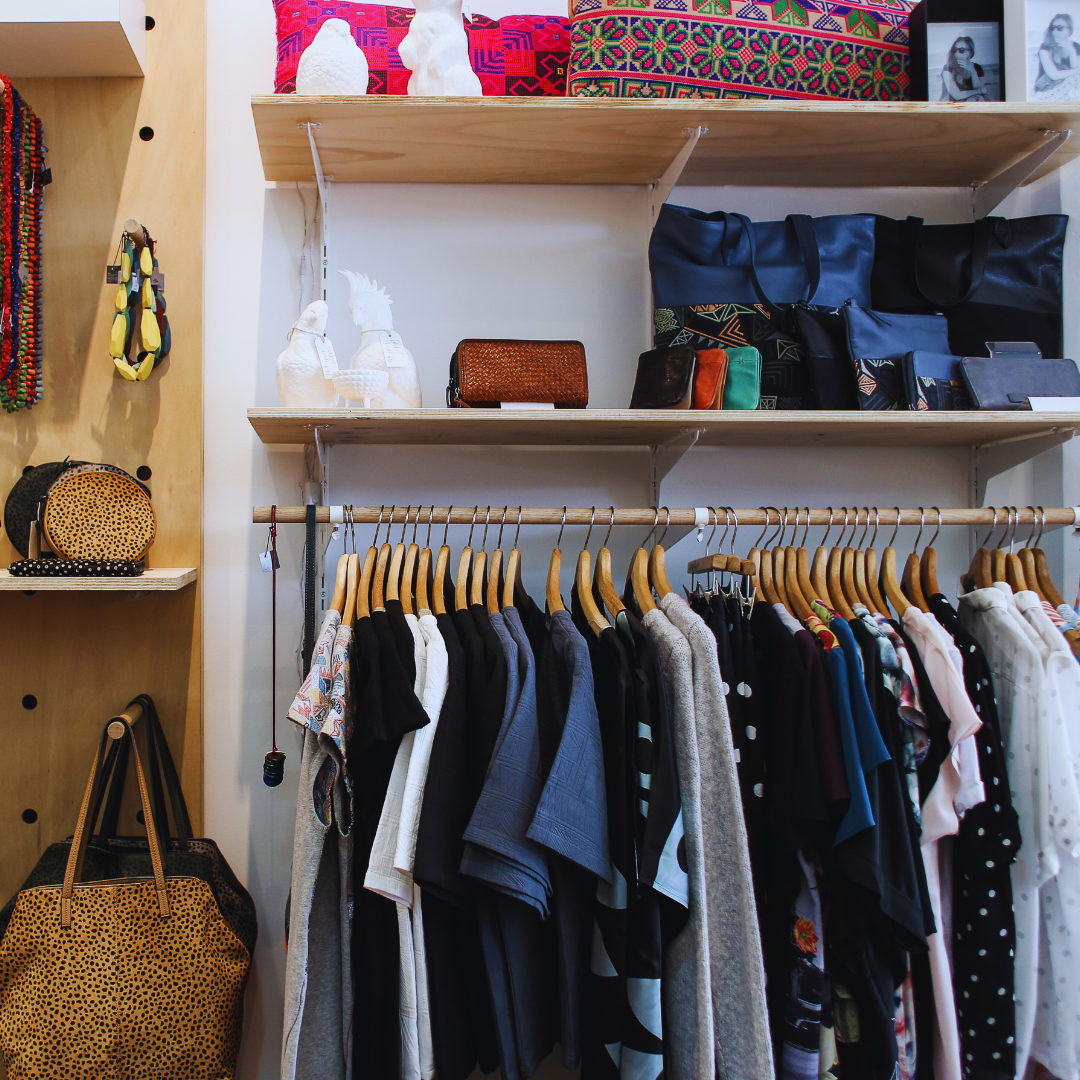 How to Create a Capsule Wardrobe: Simplifying Your Style for Effortless Outfits